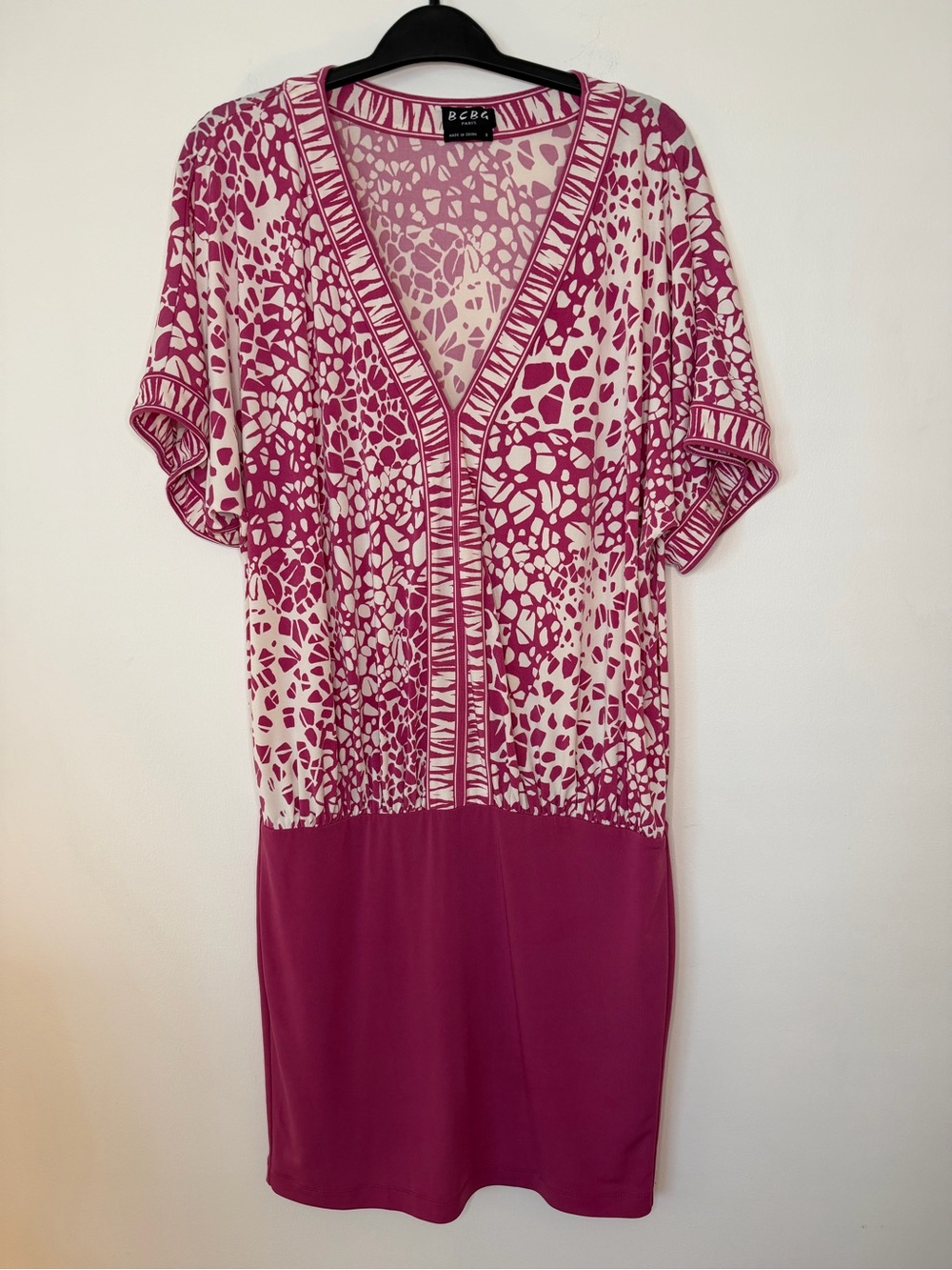 BCBG Paris Pink and White Printed V-Neck dress stretch size small knee length